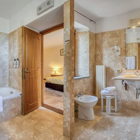 فندق Relais La Fattoria 3*